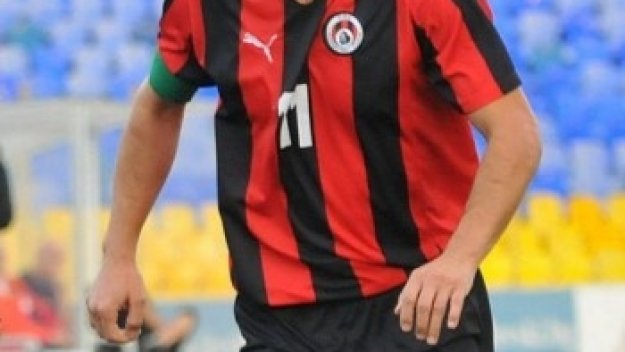 Срам: Само двама в Локо София гарантират, че няма да избягат