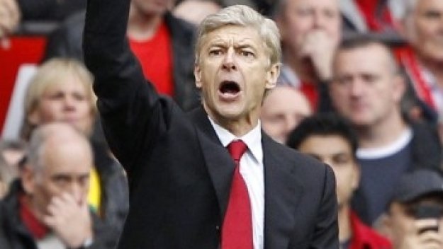 Венгер е сигурен на поста си