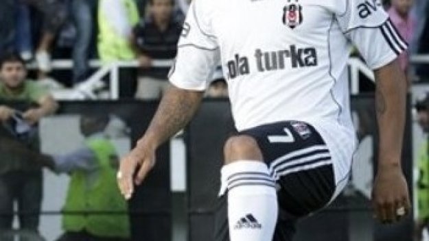 Куарешма сменя Роналдо в националния отбор на Португалия