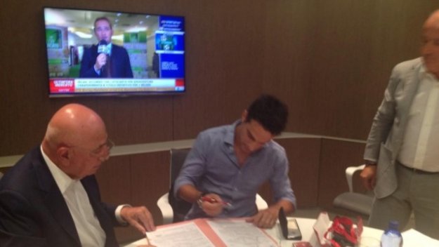 ОФИЦИАЛНО: Милан привлече Бонавентура