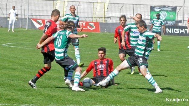 Локо София и Черно море врътнаха скучно нулево реми