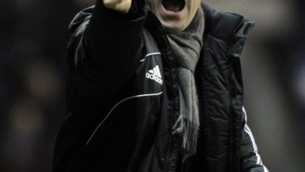 Лаудруп почва преговори за нов договор