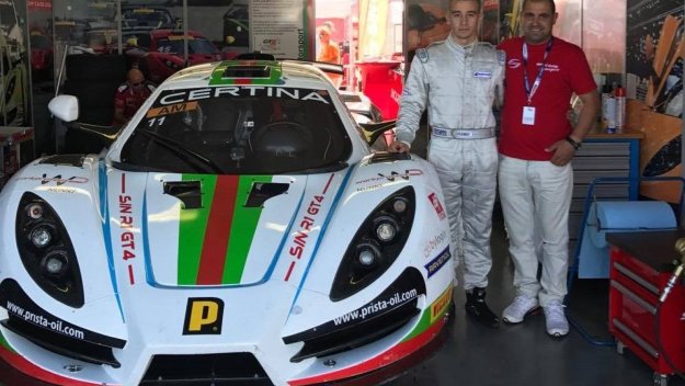 Влъчков прави фурор в GT4 още в дебюта си, сравниха го с Кими Райконен! + СНИМКИ