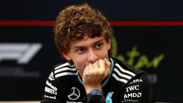 Смъртни заплахи за пилот на Мерцедес