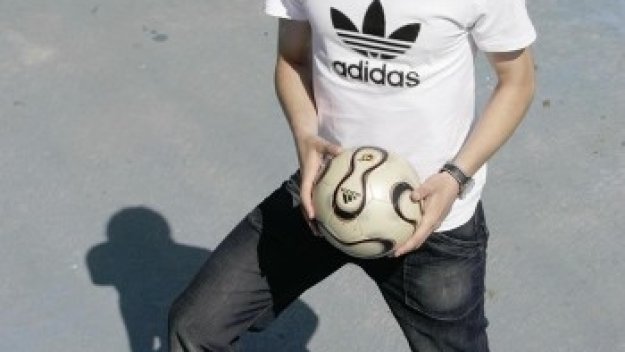 Жозе иска договор за младок