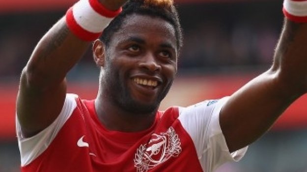 От Барса продължават да говорят за Алекс Сонг