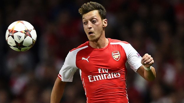 Месут Йозил даден на съд от собствения си баща