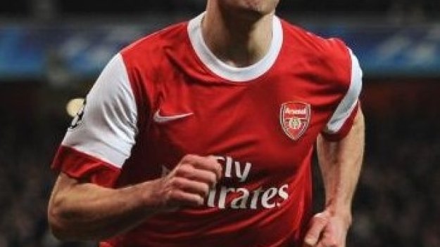 Ван Перси и Косиелни отпаднаха за мача със Стоук