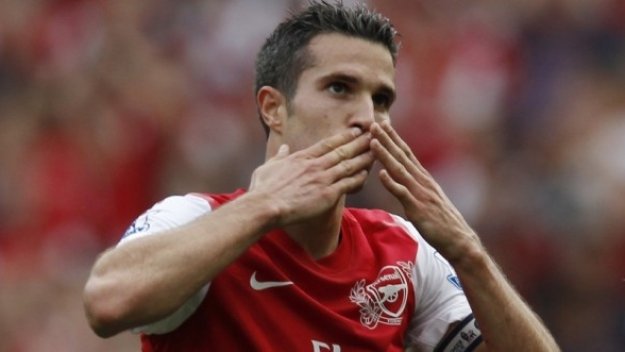 Ван Перси се дърпа за нов договор