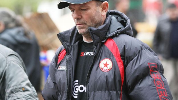 Стойчо Младенов: Търся ляв бек и деветка