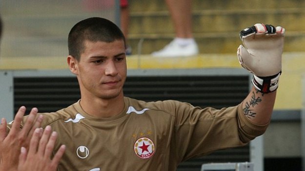 Вратарят на "смърфовете" влезе в бокса