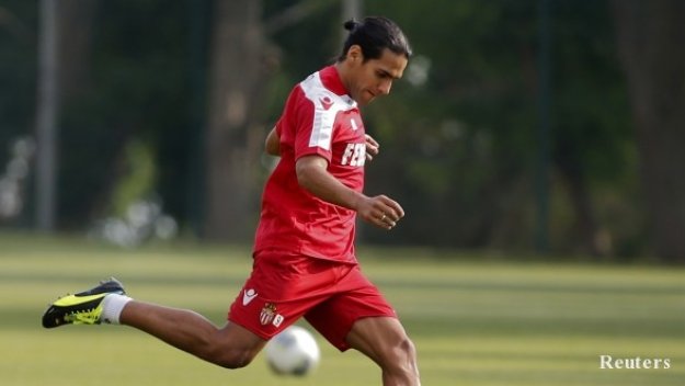 Извадиха на показ оригиналния акт за раждане на Фалкао