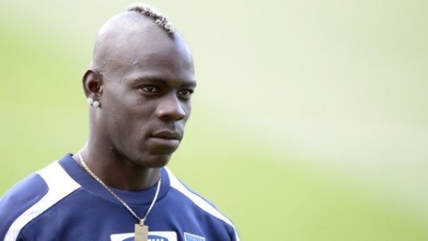 Балотели пропуска контролата с Англия