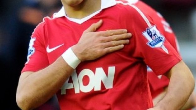 Чичарито подписва нов договор с Манчестър Юнайтед