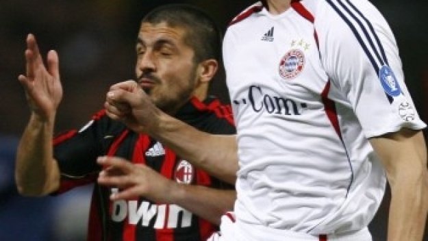 Дженаро Гатузо поиска прошка от Ули Хьонес