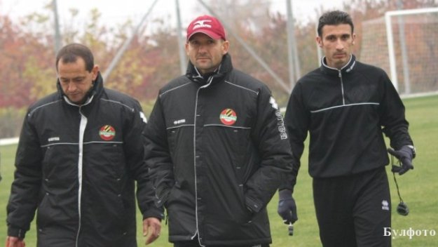 Ботев изгони и помощника на Радуканов