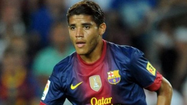 Барса търси отбори на трима