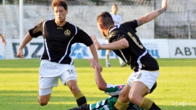 Славия продължава с издънките