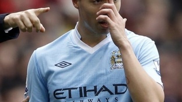 Подиграват Насри: Какво става с трофеите