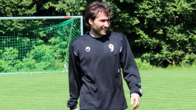 Халф на ЦСКА ще се пробва в Англия