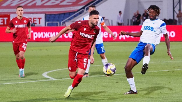 ЦСКА крета на дъното, но шефовете глезят играчите със самолет