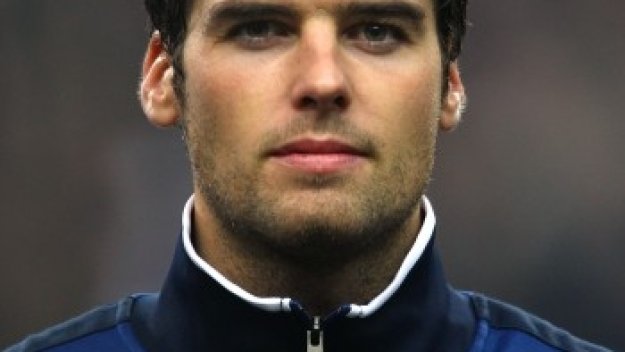 Йоан Гюркуф ляга на масата, ще му оперират глезена