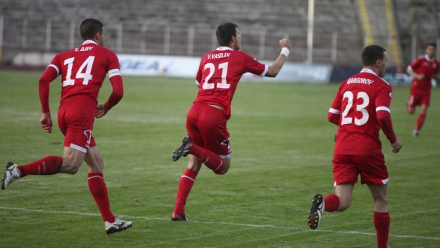 ЦСКА се разправи с Литекс и е на косъм от финиш на второто място