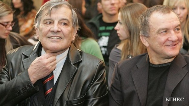 Батето ще пише нов бестселър