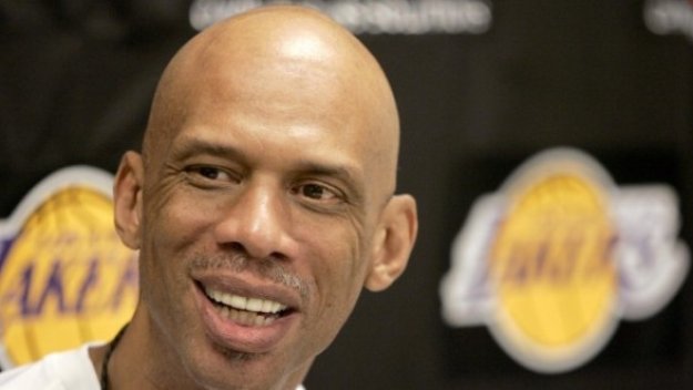 Лейкърс вдига статуя на Абдул-Джабар