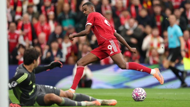 Ливърпул се радва: Исак подновява тренировки