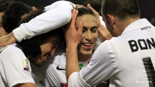 Касерес се контузи, може да отсъства до 6 месеца от терените