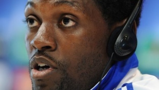 Адебайор: Моуриньо иска да остана в Реал, чакам обаждане от него