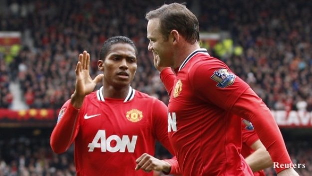 Скандална дузпа носи победа на Юнайтед