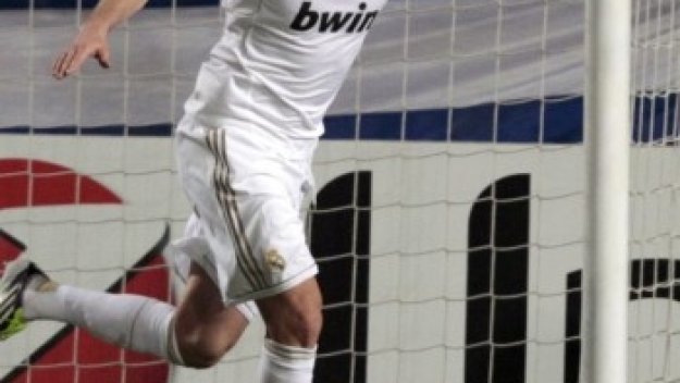 Кака класира Реал на полуфинал