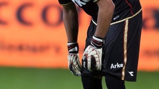 Михайлов глътна четири в дебюта си