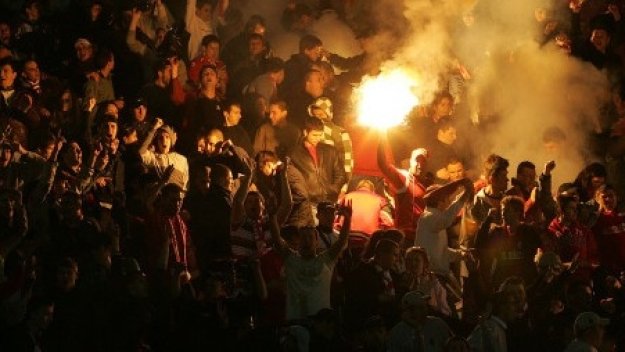 Министър Цветанов: Аз съм от ЦСКА, няма геноцид към &quot;червената&quot; агитка