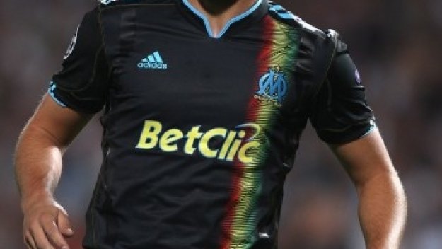 Марсилия диша във врата на Лил след успех над Монпелие