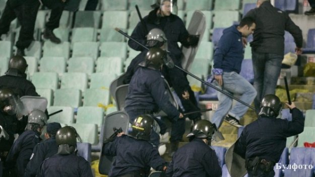 До 15 дни затвор за футболно хулиганство
