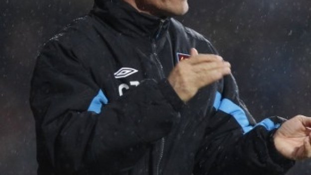 Джанфанко Дзола пое Уотфорд