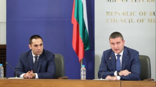 Войната продължава: Министър Горанов се изказа по сагата "Божков-Домусчиев"