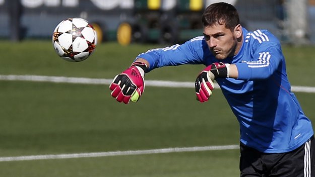 Икер Касияс резерва утре