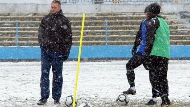 Локо (Пд) удължава договора на унгареца Ерьош