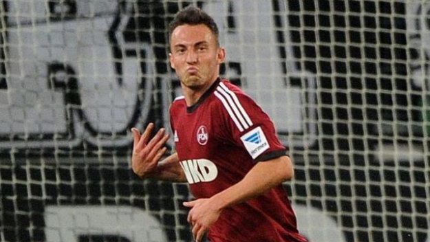 Ливърпул и Евертън също погледнаха към сензацията Дърмич