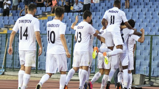 Славия плаши ЦСКА с 2:0 над Героя