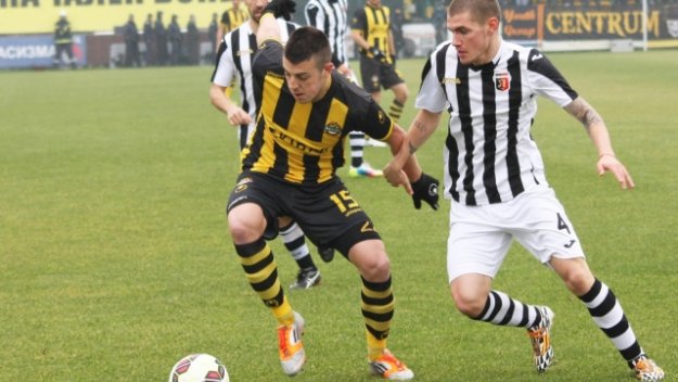 Ботев залага изцяло на българи