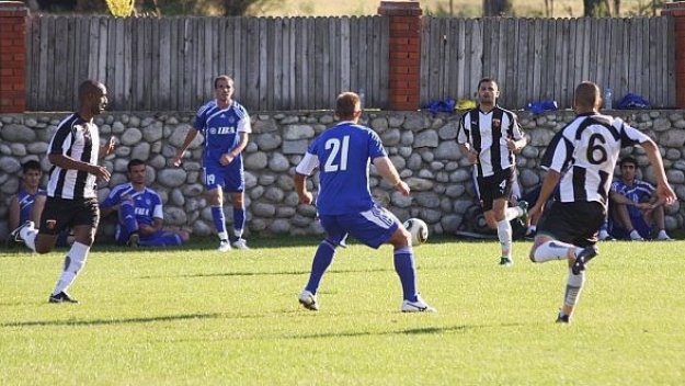 Коко прати Локо на лагер