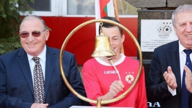 Леко раздвижване в продажбата на акции на ЦСКА