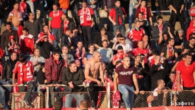 Агитката на ЦСКА не спира войната с “Титан”