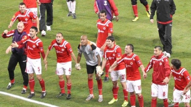 На &quot;Армията&quot; спокойни за лиценза