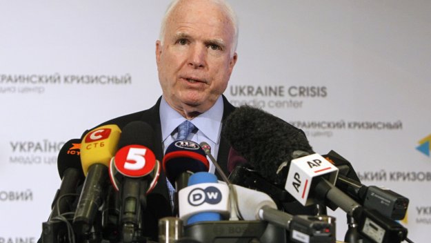 Маккейн: Армията на САЩ да нападне ФИФА с цялата си мощ!